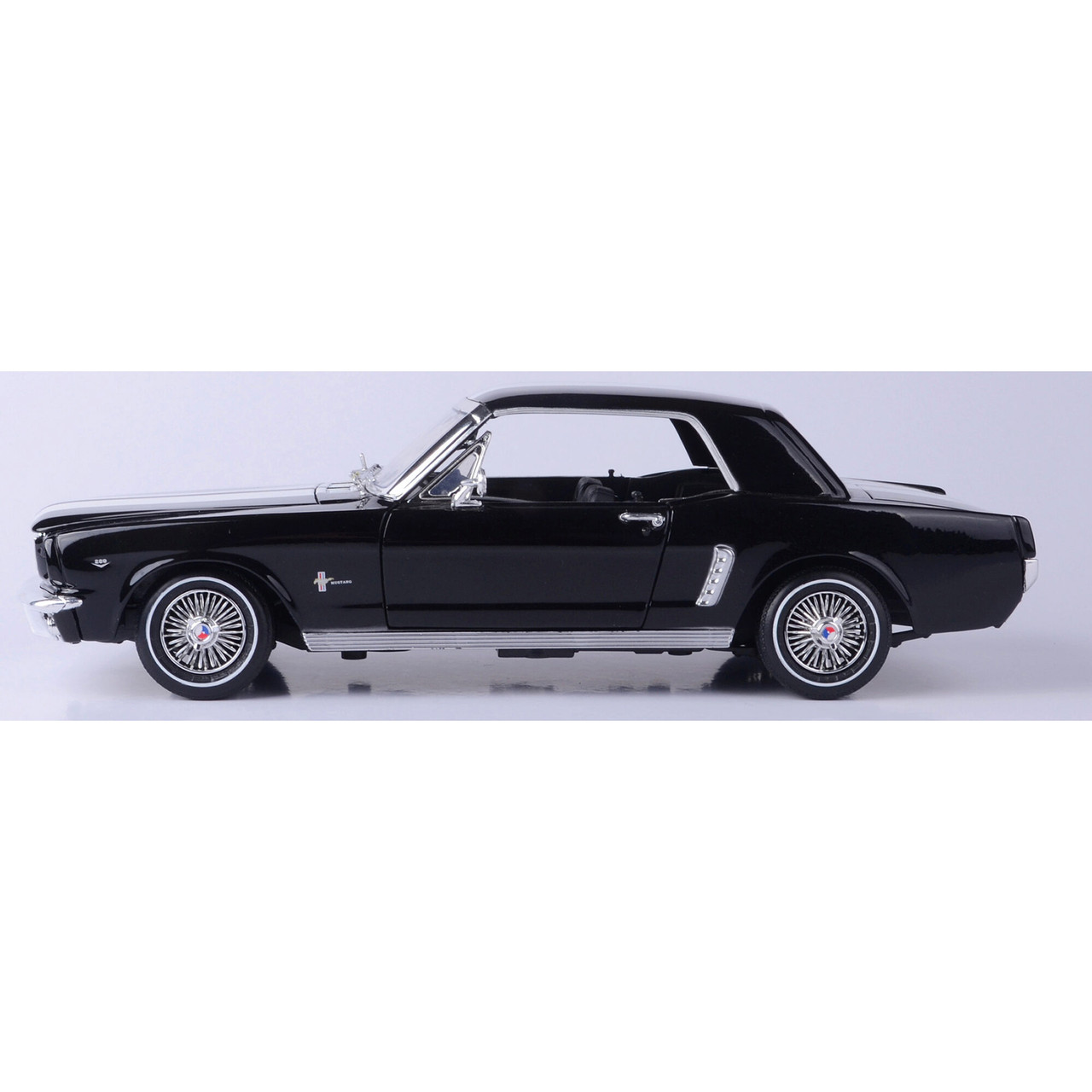 Schniebel Trading 1964 1/2 Ford Mustang Hardtop 1:18 Die Cast Noir / Blanc Motormax 73164 