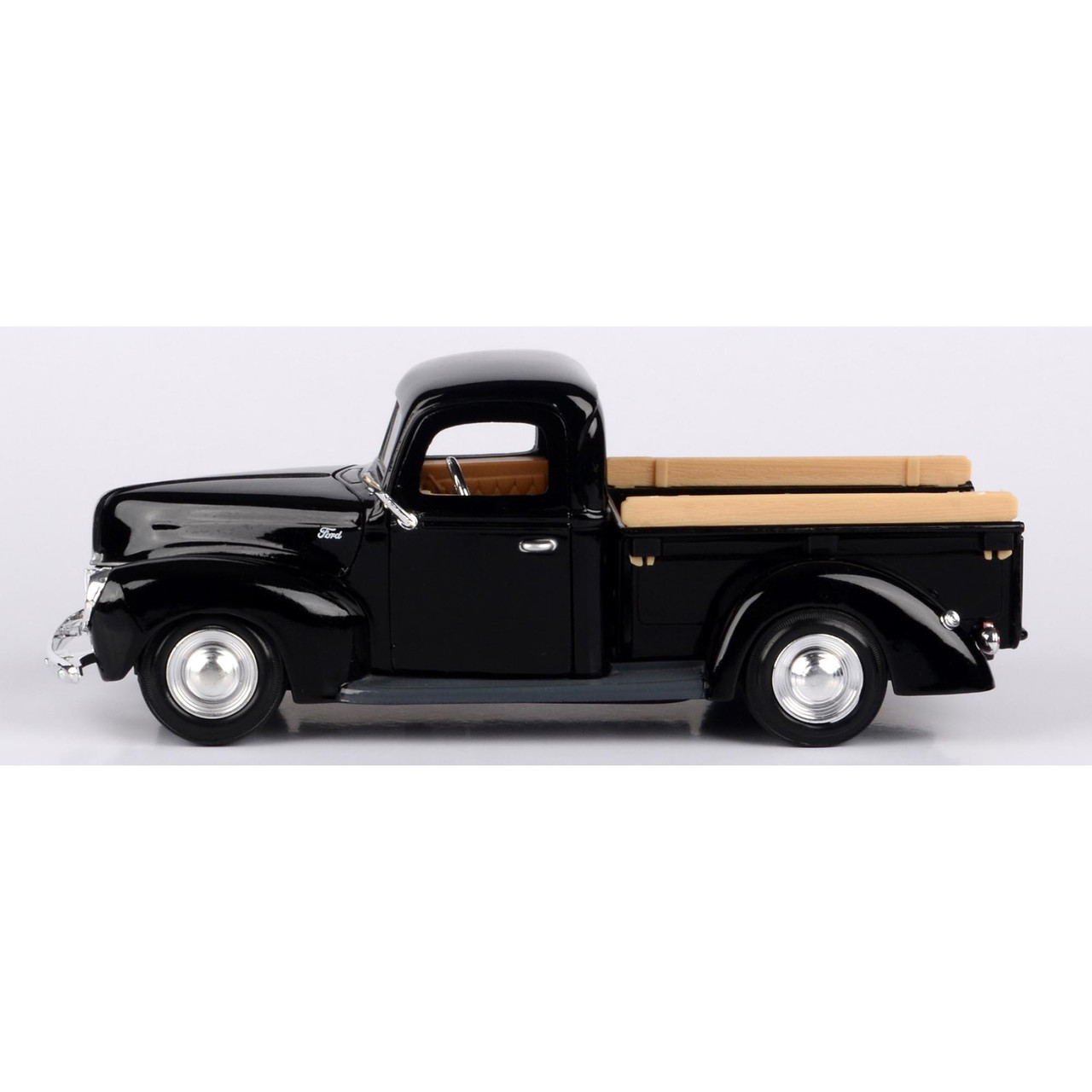 1940 Ford Pickup - Black 1:24 Scale Diecast Model Truck by Motormax