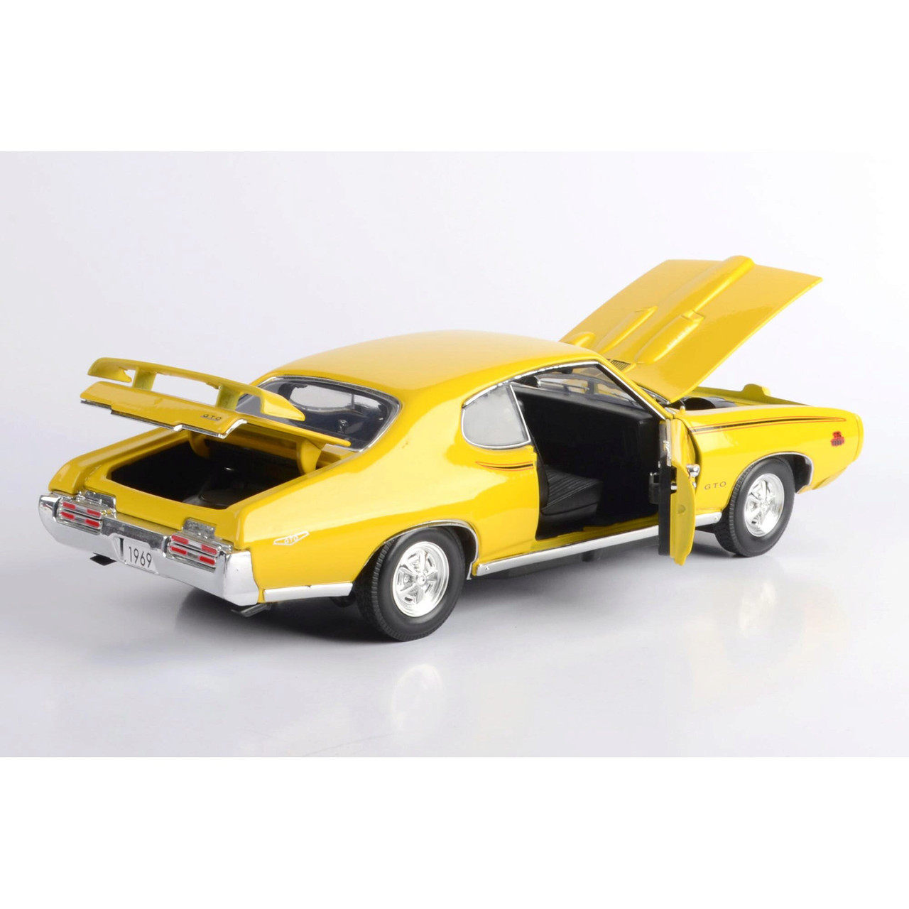 1969 Pontiac GTO Judge - Yellow 1:18 Scale Diecast Model by Motormax