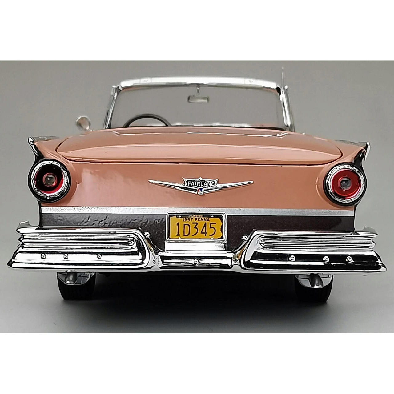 1957 Ford Fairlane 500 Skyliner-Silver Mocha / Coral Sand 1:18