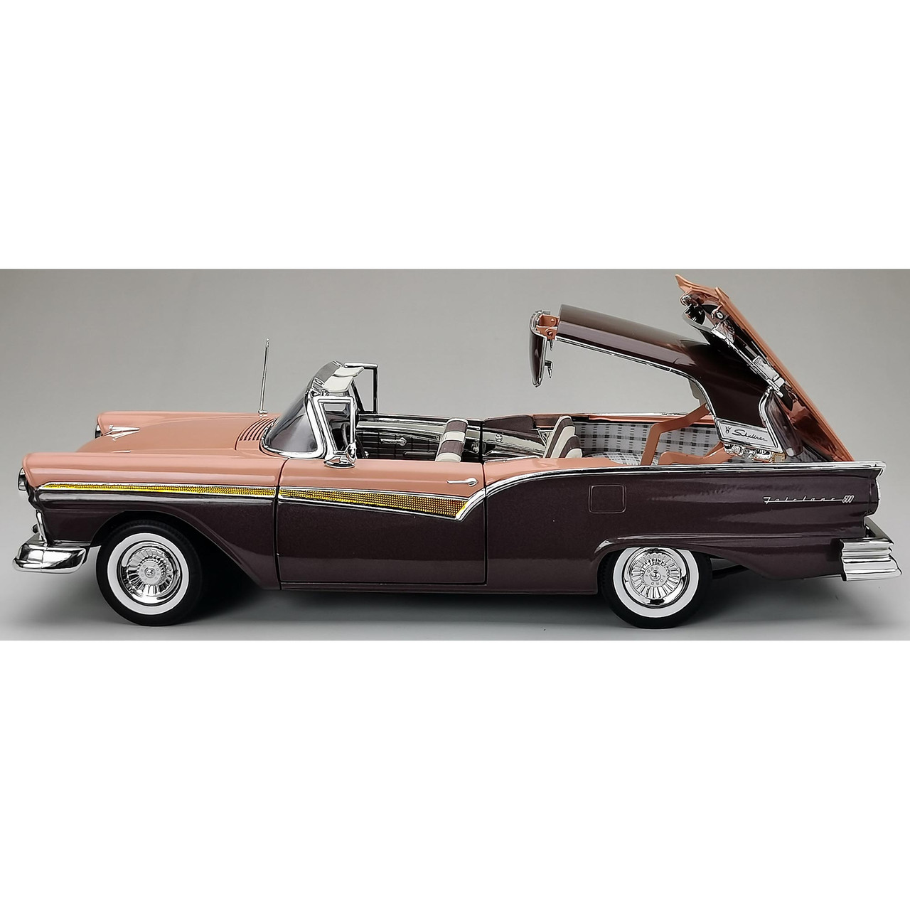 1957 Ford Fairlane 500 Skyliner-Silver Mocha / Coral Sand 1:18