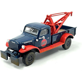 1950 Dodge Power Wagon Tow Truck Gulf Oil Weathered with Mechanic Figure 1:64 Scale Diecast Model by Greenlight Main  