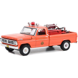 1972 Ford F-250 - Lionville Fire Company - Lionville Pennsylvania with Fire Equipment Hose and Tank 1:64 Scale Diecast Model by Greenlight Main  