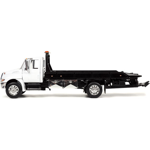 International Flatbed Tow Truck Alt Image 3