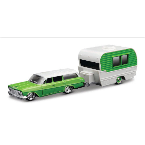 1962 Chevy Biscayne & Classic Craft Trailer - Design Tow & Go 1:64 Scale Diecast Model by Maisto Main Image