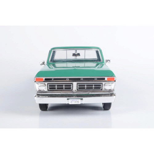 1977 Ford F-150 Custom Pickup - Jade Glow 1:24 Scale Diecast Model by Motormax Alt Image 1