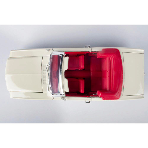 James Bond - 1964 1/2 Ford Goldfinger Mustang - White 1:18 Scale Diecast Model by Motormax Alt Image 4