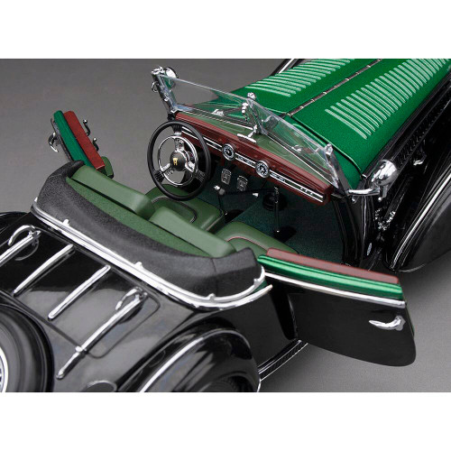 1939 Horch 855 Roadster - Black/Dark Green 1:18 Scale Diecast Model by Sunstar Alt Image 8