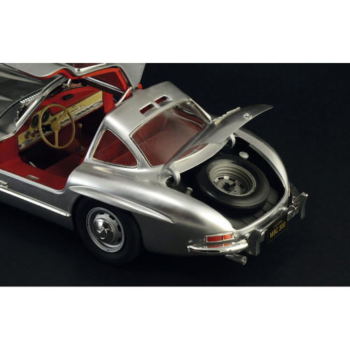 Mercedes-Benz 300 SL Gullwing 1/16 Kit Alt Image 3