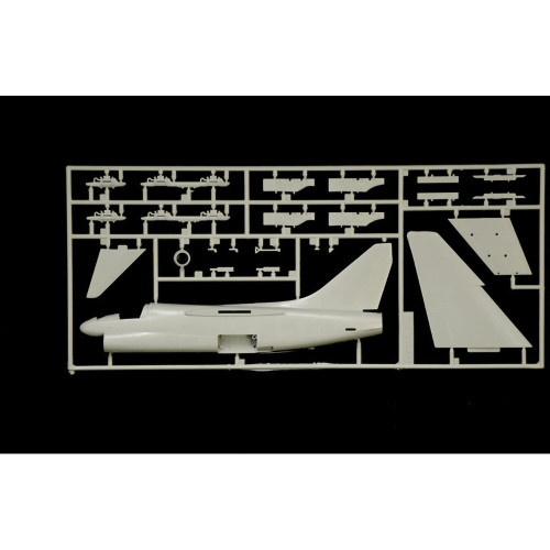 A-7E Corsair Ii 1/72 Kit Alt Image 7