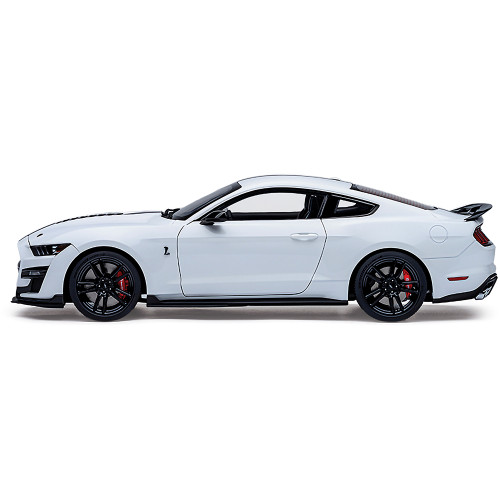 Ford Mustang Shelby G.T.500 - Oxford White 1:18 Scale Diecast Model Car by AutoArt Alt Image 4