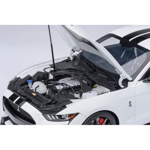 Ford Mustang Shelby G.T.500 - Oxford White 1:18 Scale Diecast Model Car by AutoArt Alt Image 6