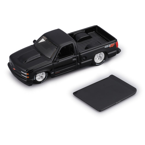 Mack Anthem Transporter + 1993 Chevrolet 454 SS 1:64 Scale Diecast Replica Model by Maisto Alt Image 2