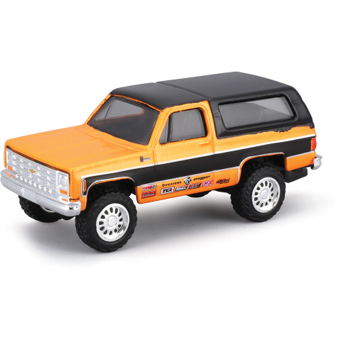 1979 K5 Blazer & 1971 Chevy Vega with Trailer 1:64 Scale  by Maisto Alt Image 4