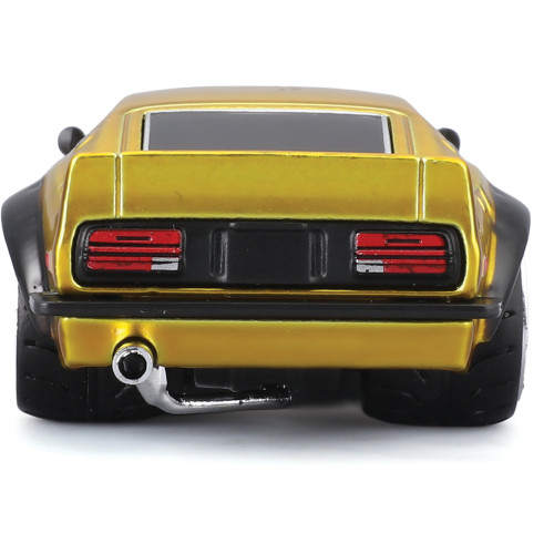 1972 Datsun 240Z - Muscle Machines 25th 1:64 Scale  by Muscle Machines Alt Image 4