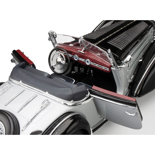 1939 Horch 855 Roadster - Black/Silver 1:18 Scale Diecast Model Car by Sunstar Alt Image 6