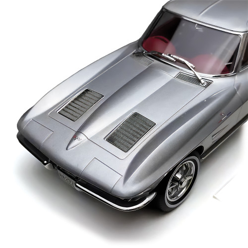 1963 Chevrolet Corvette Sting Ray Split Window 1:18 Scale Diecast Model Car by Norev Alt Image 8