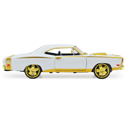 1969 Dodge Coronet Super Bee - Luxe Legends 1:24 Scale Diecast Model Car by Motormax Alt Image 5