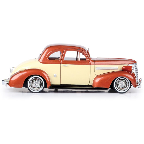 1939 Chevrolet Coupe - Kult Klassics 1:24 Scale Diecast Model Car by Motormax Alt Image 5