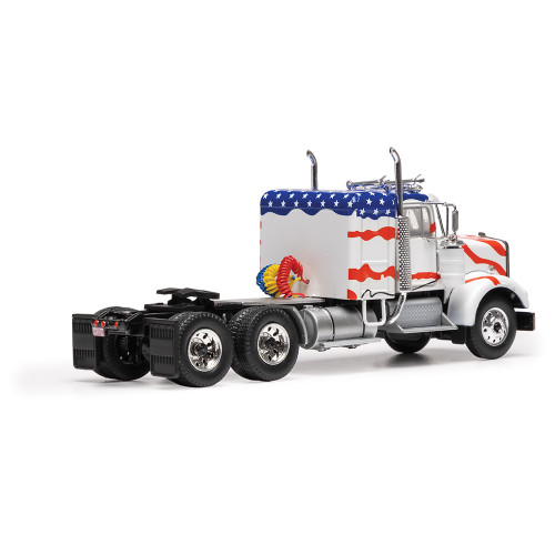 1970 Kenworth W925 Small Sleeper w/USA Flag | IXO Models
