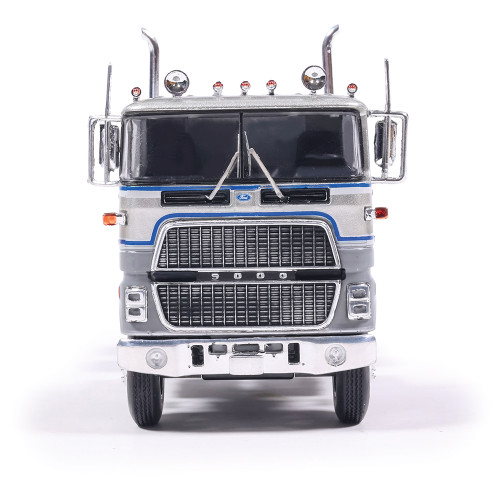 Ford COE 9000 - Blue And Silver 1:64 Scale Diecast Model Truck by IXO Models Alt Image 5