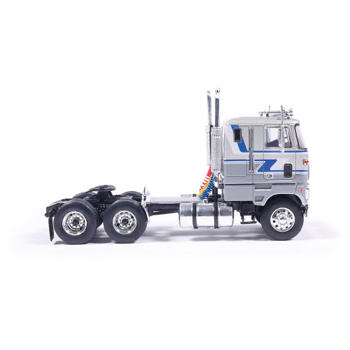 Ford COE 9000 - Blue And Silver 1:64 Scale Diecast Model Truck by IXO Models Alt Image 7