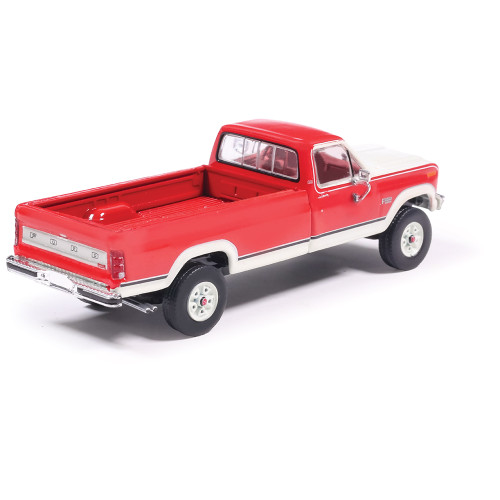1984 Ford F-250 XLT Lariat Long Bed Styleside 4X4 - Victoria 1:64 Scale Diecast Model Truck by IXO Models Alt Image 1