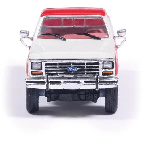 1984 Ford F-250 XLT Lariat Long Bed Styleside 4X4 - Victoria 1:64 Scale Diecast Model Truck by IXO Models Alt Image 5