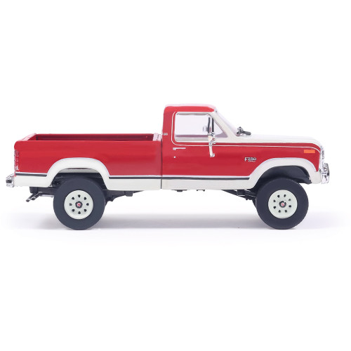 1984 Ford F-250 XLT Lariat Long Bed Styleside 4X4 - Victoria 1:64 Scale Diecast Model Truck by IXO Models Alt Image 7