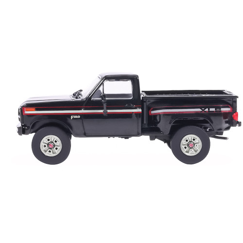 1983 Ford F-150 XLS Flareside 4X4 - Raven Black Alt Image 4