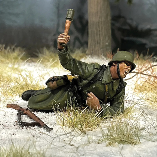 Grenadier Prone Throwing Grenade, 1942-45 1/30 Figure WILLIAM BRITAIN (25167) Alt Image 2