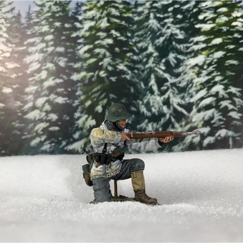 Grenadier Kneeling in White Parka, with 98k, 1943-45 1/30 Fi William Britain (25115) Alt Image 2