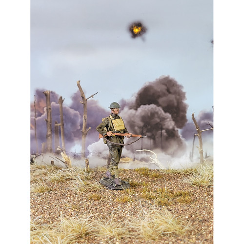 U.S. Marine Advance with Rifle, Belleau Wood 1/30 Figure William Britain (13071) Alt Image 1