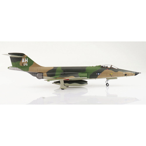 RF-101C Voodoo 1/72 Die Cast Model - HA9351 45th TRS "Polka Dots", 1969 Alt Image 2
