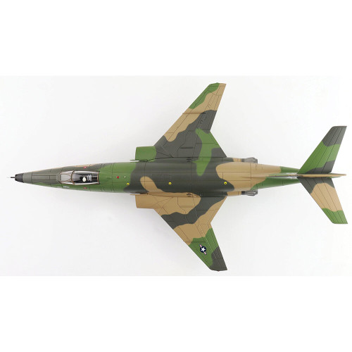 RF-101C Voodoo 1/72 Die Cast Model - HA9351 45th TRS "Polka Dots", 1969 Alt Image 4