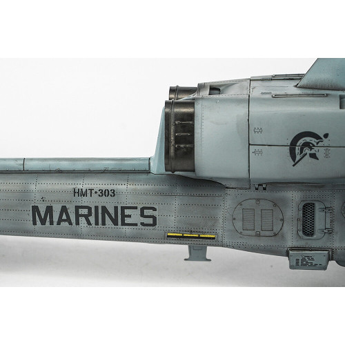 AH-1W Super Cobra 1/35 Kit 705116 Alt Image 5