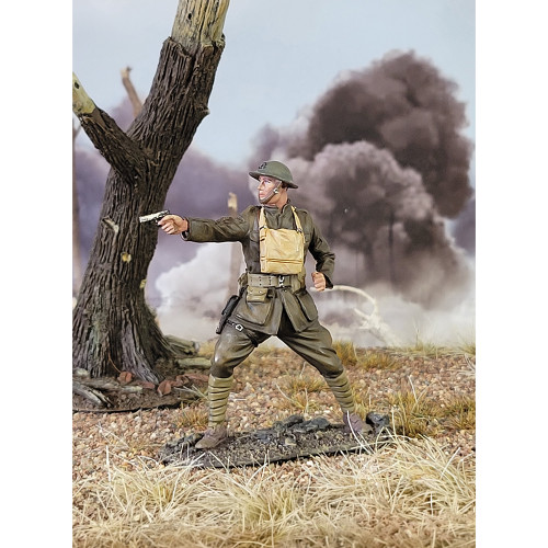 U.S. Marine NCO Firing M1911 Pistol 1/30 Figure WILLIAM BRITAIN (13073) 1:30 scale  by William Britain Alt Image 1