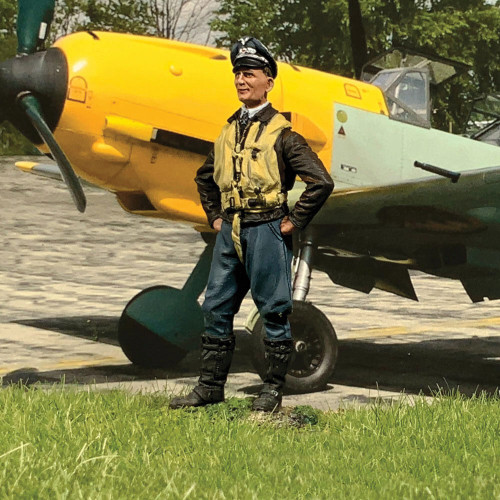 LUFTWAFFE FIGHTER PILOT 1/30 FIGURE - 1939-45 William Britain 10107 1:30 Scale Die Cast Metal by William Britain Alt Image 1