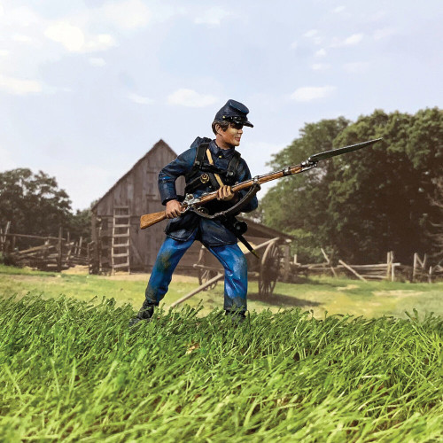 Federal Infantry in Sack Coat Defending 1/30 Figure William Britain (31376) 1:30 Scale Metal by William Britain Alt Image 2