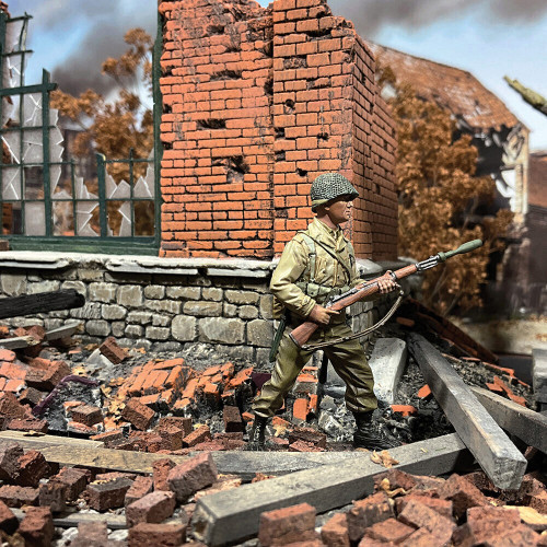 U.S. Infantryman with Grenade Launcher 1944-45 1/30 Figure WILLIAM BRITAIN (25305) 1:30 Scale Metal by William Britain Alt Image 1