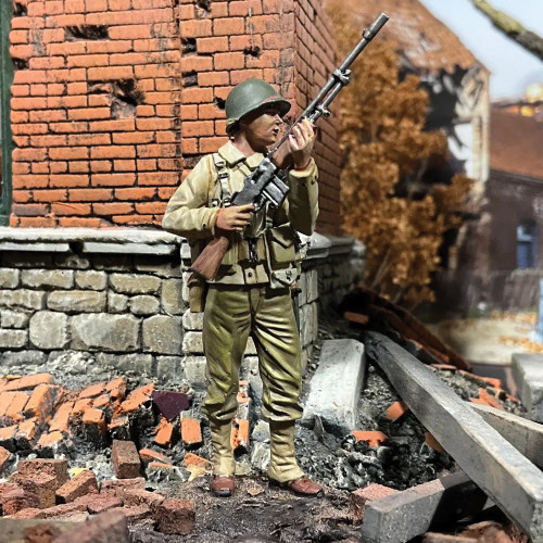 U.S. Infantry BAR Man Standing Alert 1942-45 WILLIAM BRITAIN (25280) 1:30 Scale Metal by William Britain Alt Image 1