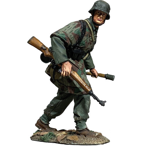 Grenadier Advancing with Grenade 1943-45 1/30 Figure William Britain (25111) 1:30 Scale Metal by William Britain Main Image