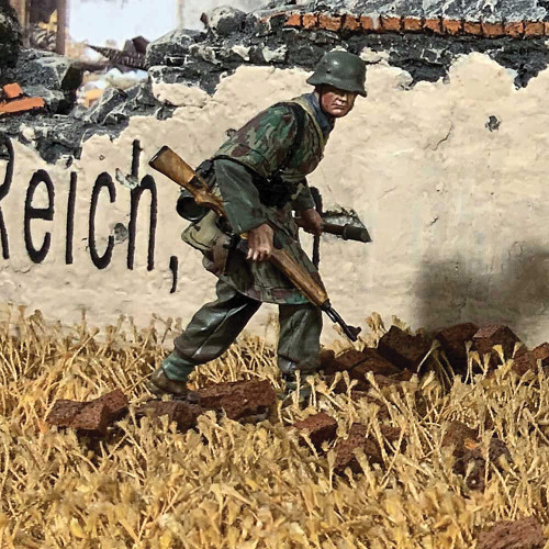 Grenadier Advancing with Grenade 1943-45 1/30 Figure William Britain (25111) 1:30 Scale Metal by William Britain Alt Image 1