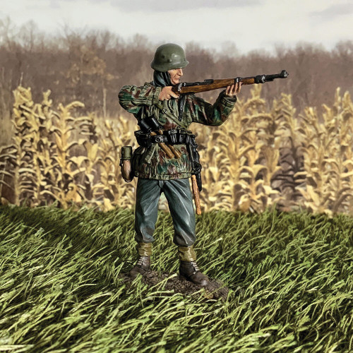 Grenadier in Parka Standing Firing 98k 1943-45 1/30 Figure William Britain (25121) 1:30 Scale Metal by William Britain Alt Image 1