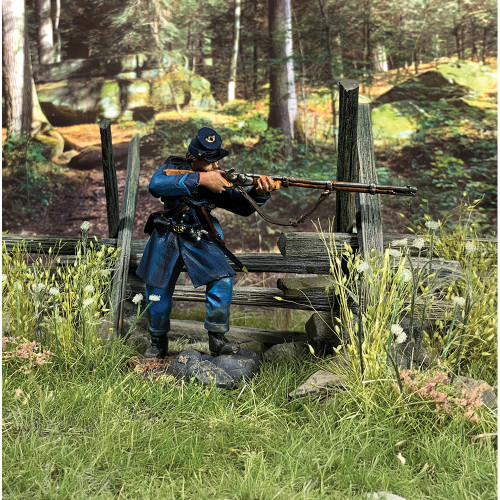 Federal in Frock Coat Standing Firing 1/30 Figure William Britain (31372) 1:30 scale Metal by William Britain Alt Image 1