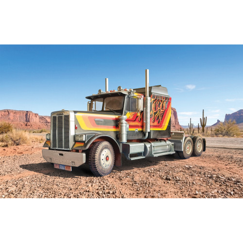 Freightliner Aerodyne 1/24 Kit 1:24 Scale  by Italeri Alt Image 1