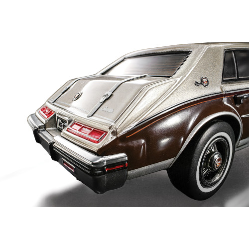 1980 Cadillac Seville - Sable Black / Sheffield Gray Firemist 1:64 Scale Diecast Metal by Sunstar Alt Image 6