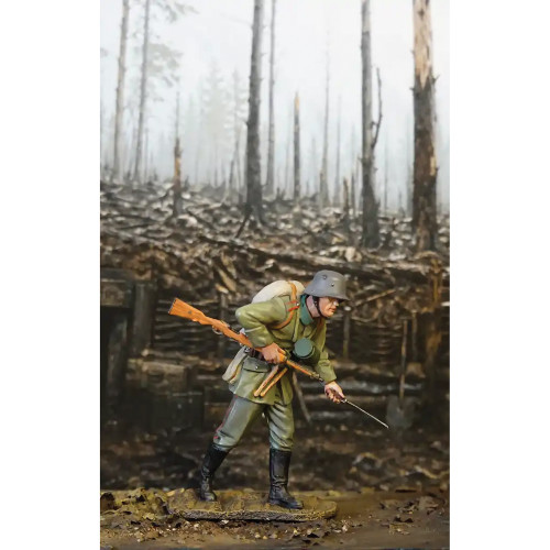 German Infantryman Advance and Attaching Bayonet 1/30 Figure 1:30 Scale  by William Britain Alt Image 1