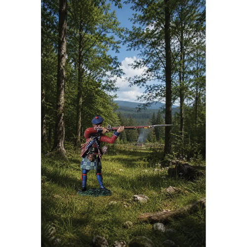 42nd Royal Highland Battalion Standing Firing 1/30 Figure 1:30 Scale  by William Britain Alt Image 1