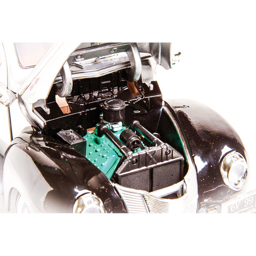 1940 Ford Deluxe Diecast Model | Motormax